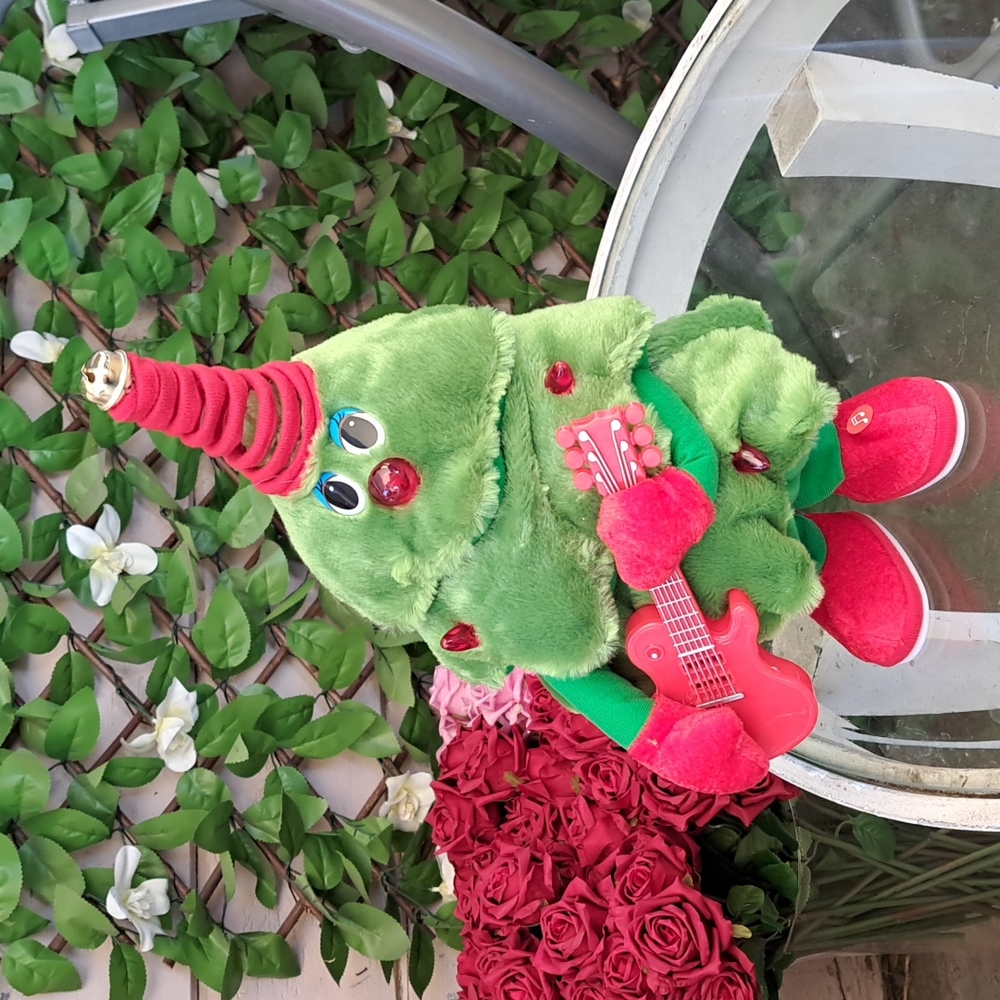 Dancing Christmas Tree - Picture 3 of 3